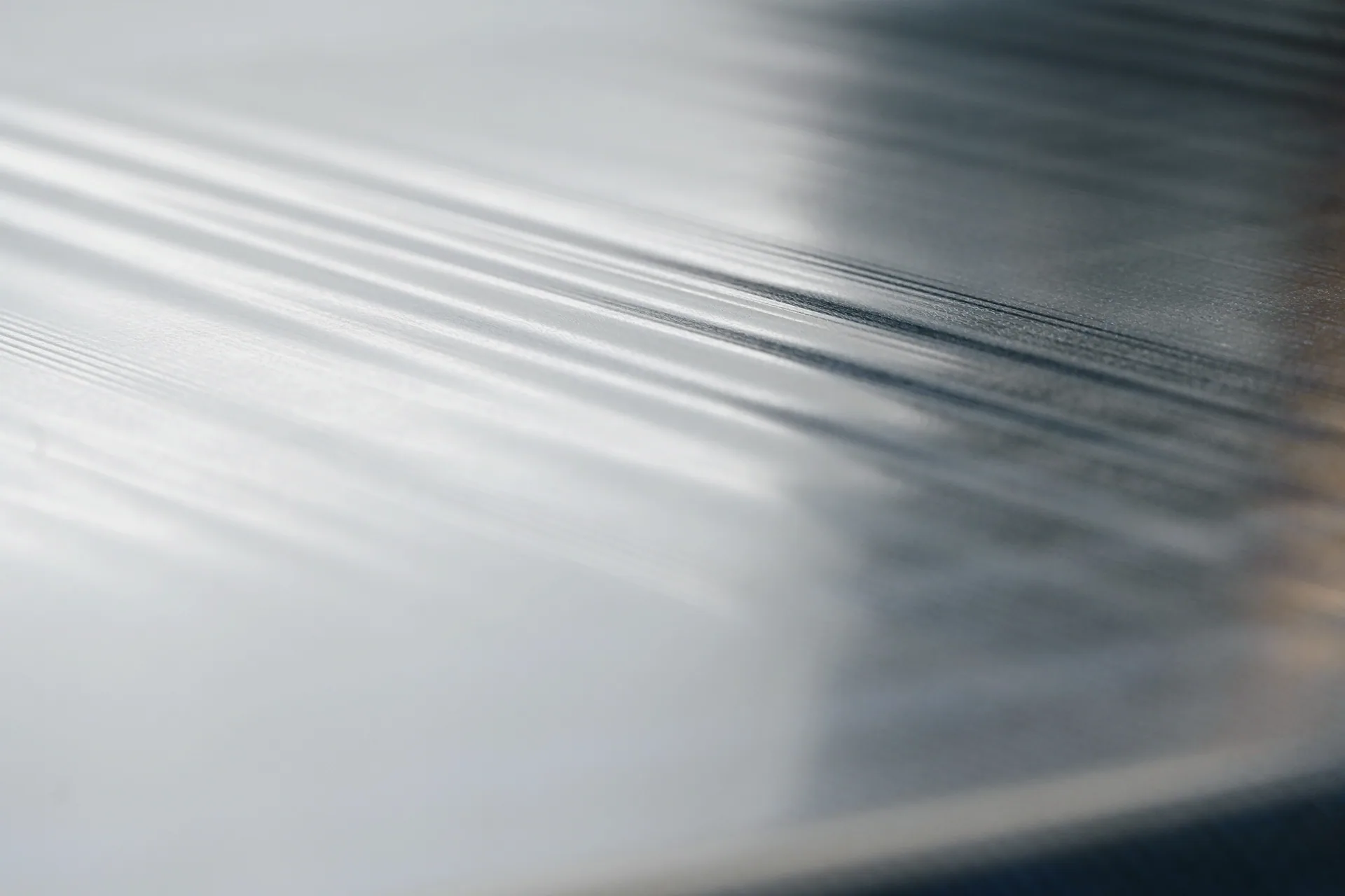Aluminum foil entering a Lead Top coating line